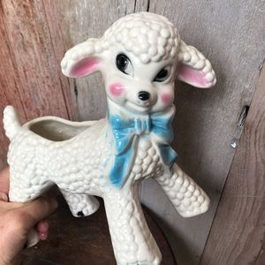Vintage Hull #287 Lamb Planter